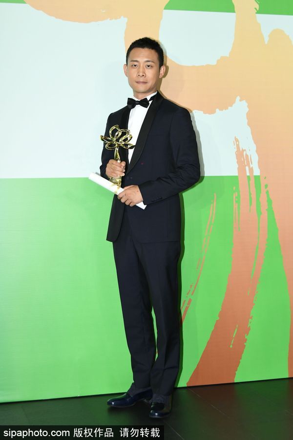 上海電視節白玉蘭獎 張譯殷桃憑《雞毛飛上天》分獲最佳男女主角