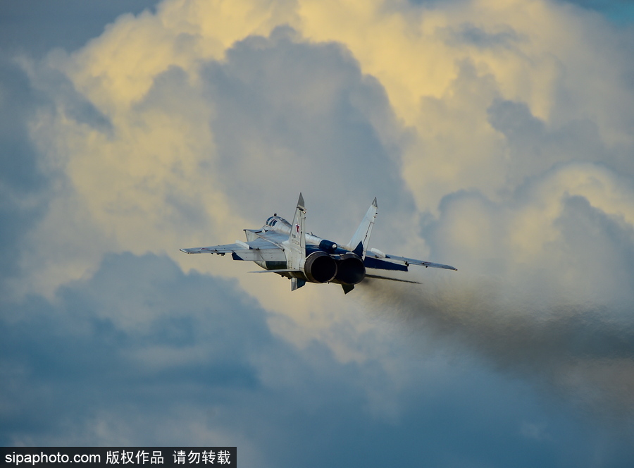 沖上云霄 俄羅斯戰(zhàn)機航空團訓練大片既視感