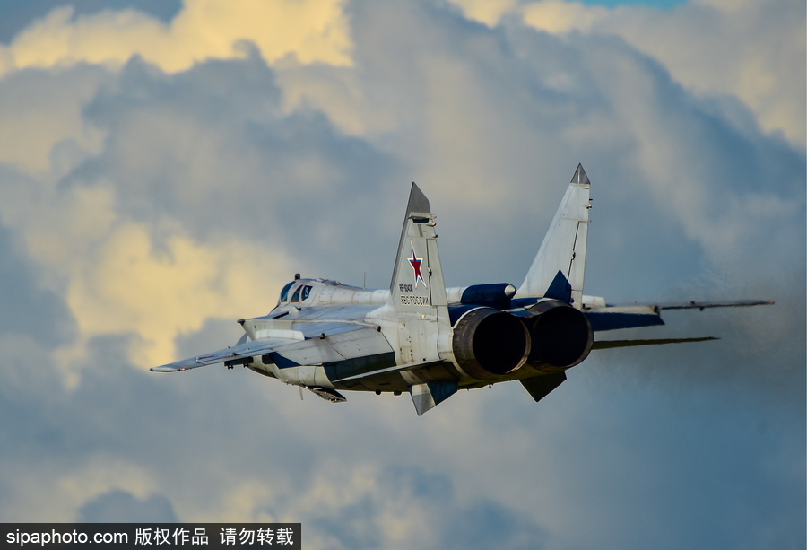 沖上云霄 俄羅斯戰機航空團訓練大片既視感