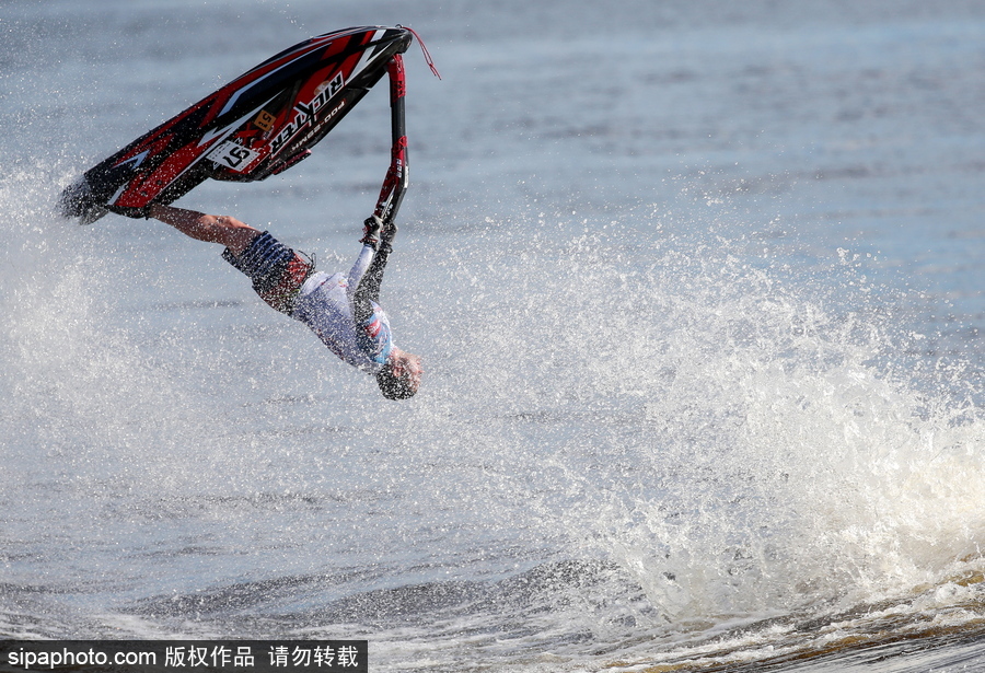 驚險刺激！俄羅斯水上摩托艇錦標賽 眾高手上演水面版速度與激情