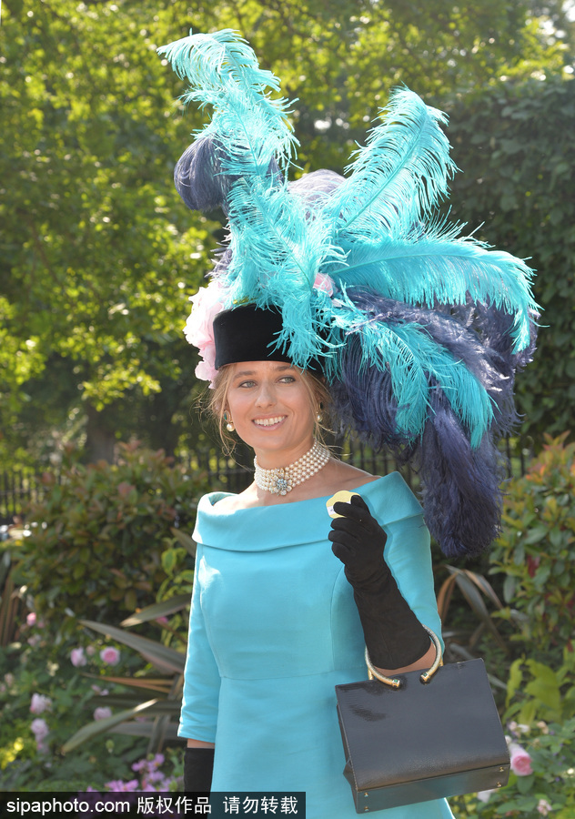 英國皇家阿斯科特賽馬會開幕 美女云集“貌美如花”