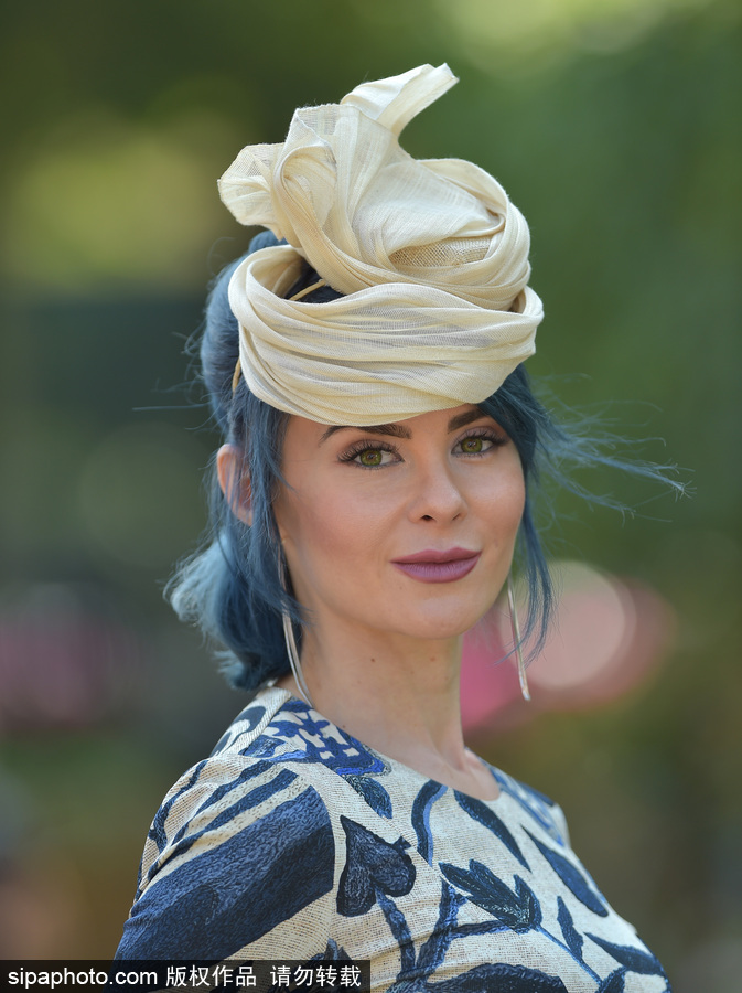 英國皇家阿斯科特賽馬會(huì)開幕 美女云集“貌美如花”