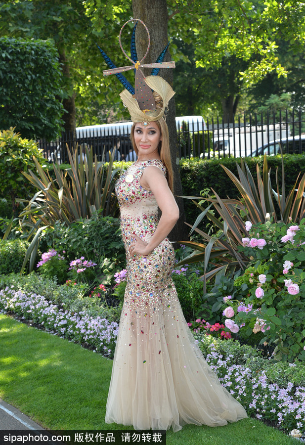 英國皇家阿斯科特賽馬會開幕 美女云集“貌美如花”