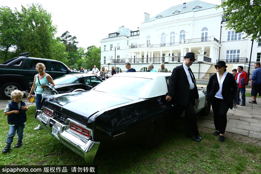 波蘭舉行復(fù)古車展 細(xì)數(shù)經(jīng)典老爺車停留的歲月