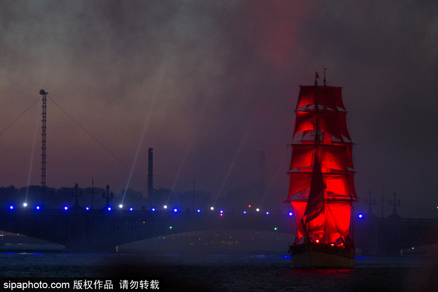 最“紅”的畢業慶典：直掛云帆濟滄海 俄羅斯舉行“紅帆節”慶祝學生畢業