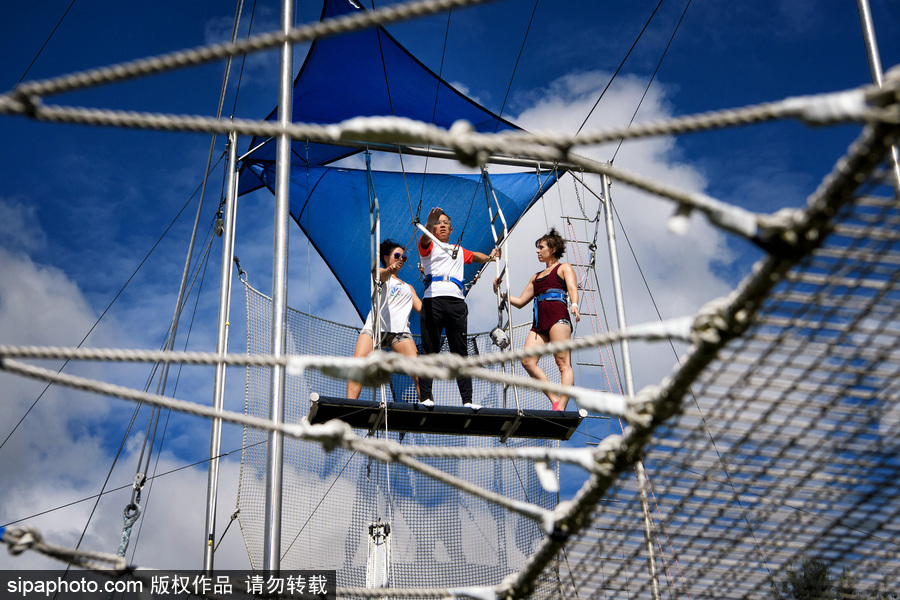 想成為空中飛人嗎？美國圣克羅伊島開設(shè)高空秋千訓(xùn)練營