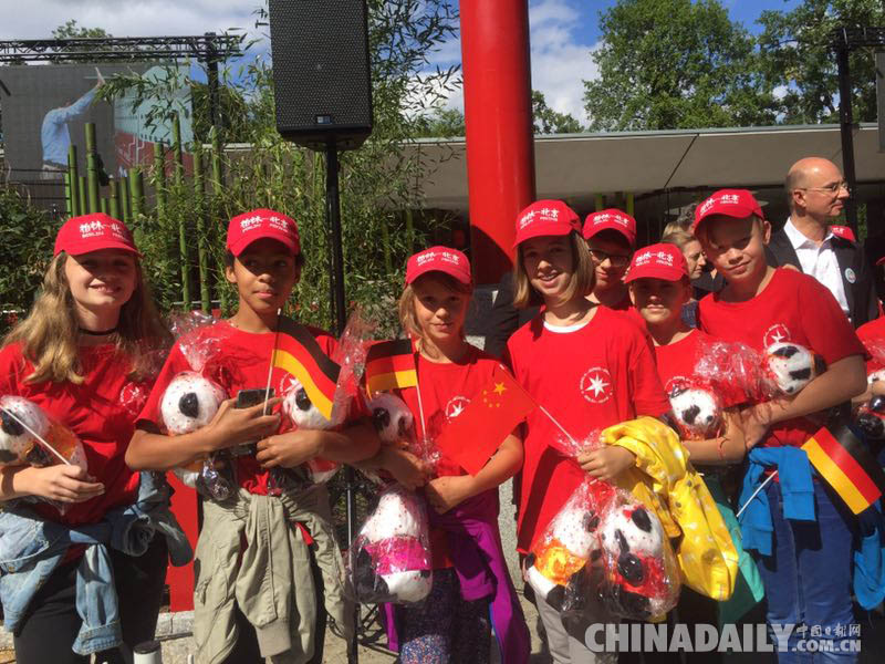 柏林動物園熊貓“夢夢”“姣慶”將于7月6日與首批公眾見面