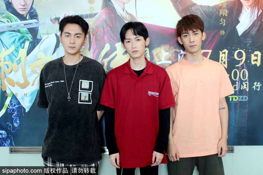 《刺客列傳》寫真書上海簽售 查杰、薛翔勻、劉彤現(xiàn)身與粉絲親密互動