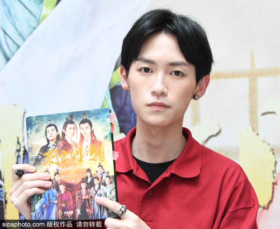 《刺客列傳》寫真書上海簽售 查杰、薛翔勻、劉彤現(xiàn)身與粉絲親密互動