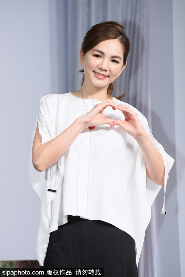 Ella陳嘉樺現身慈善活動 大受感動灑淚現場