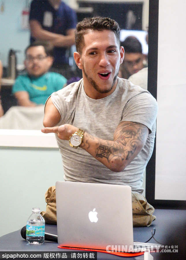 傳遞正能量！美國無腿獨臂男子鼓勵疾病兒童