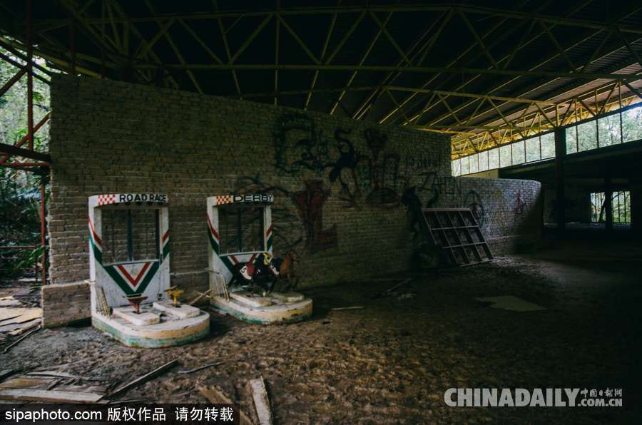 馬來(lái)西亞廢棄主題公園 似現(xiàn)實(shí)版侏羅紀(jì)公園