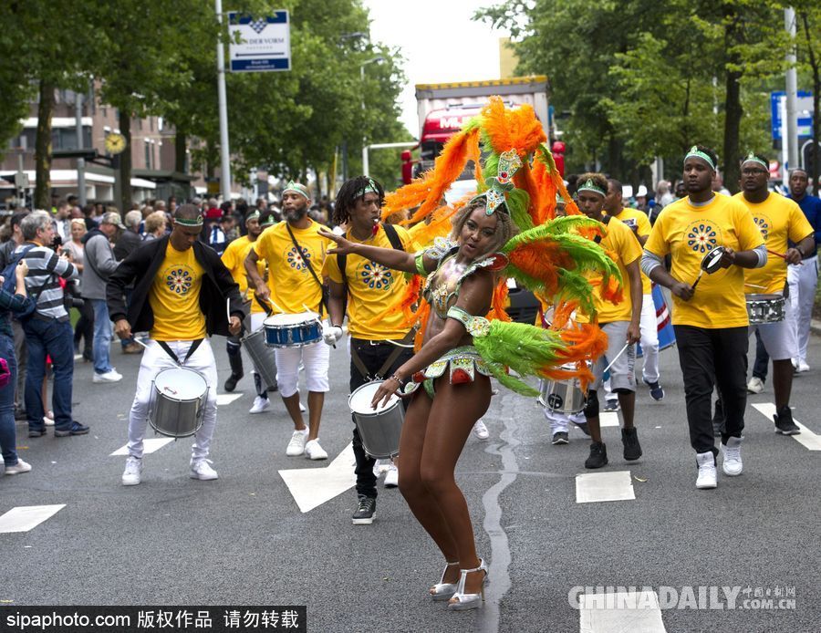 荷蘭鹿特丹夏季嘉年華盛大開幕 全城狂歡色彩斑斕
