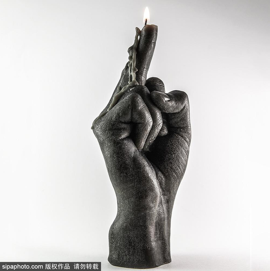 你認(rèn)出這是蠟燭了嗎？立陶宛一公司推出人手型蠟燭可燃燒20小時