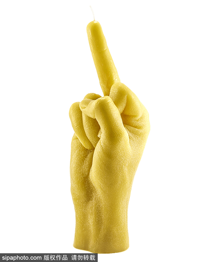 你認出這是蠟燭了嗎？立陶宛一公司推出人手型蠟燭可燃燒20小時