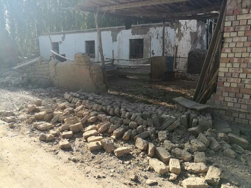 新疆軍區全力做好精河縣抗震救災工作 上百名官兵展開救援