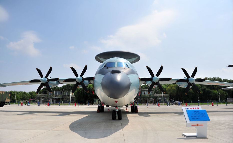 赤橙黃綠青藍紫，長空雄鷹呈英豪！