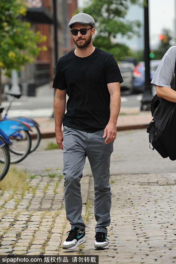 “賈老板”賈斯汀·汀布萊克出街 墨鏡加貝雷帽壓頭低調現(xiàn)身