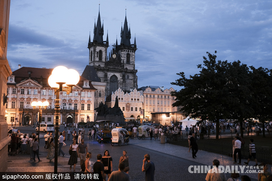 走進捷克布拉格舊城廣場 巴洛克式建筑別具風情