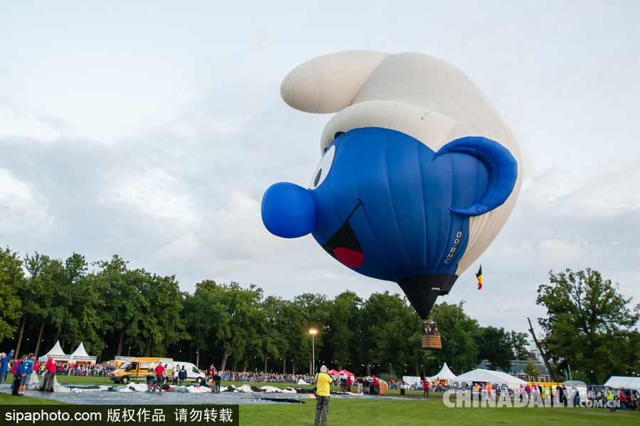 藍天下的飛行浪漫！荷蘭巴訥費爾德熱氣球節開幕