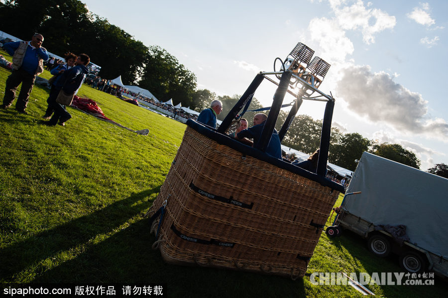 藍(lán)天下的飛行浪漫！荷蘭巴訥費(fèi)爾德熱氣球節(jié)開幕