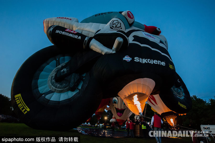 藍(lán)天下的飛行浪漫！荷蘭巴訥費爾德熱氣球節(jié)開幕