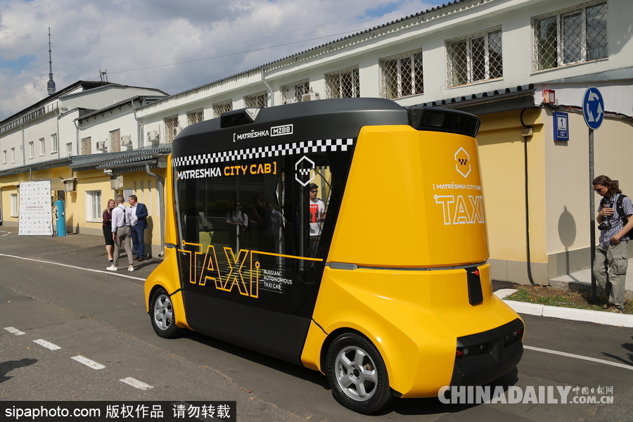 俄首輛無(wú)人駕駛巴士亮相 即將開(kāi)始運(yùn)營(yíng)