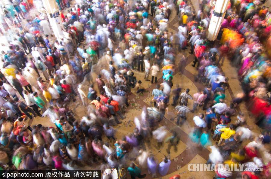 宰牲節(jié)即將到來 孟加拉國“火車大軍”購票場面不輸中國春運