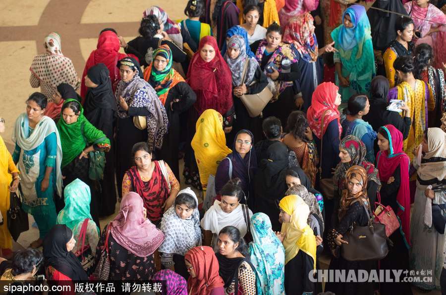 宰牲節(jié)即將到來 孟加拉國“火車大軍”購票場面不輸中國春運