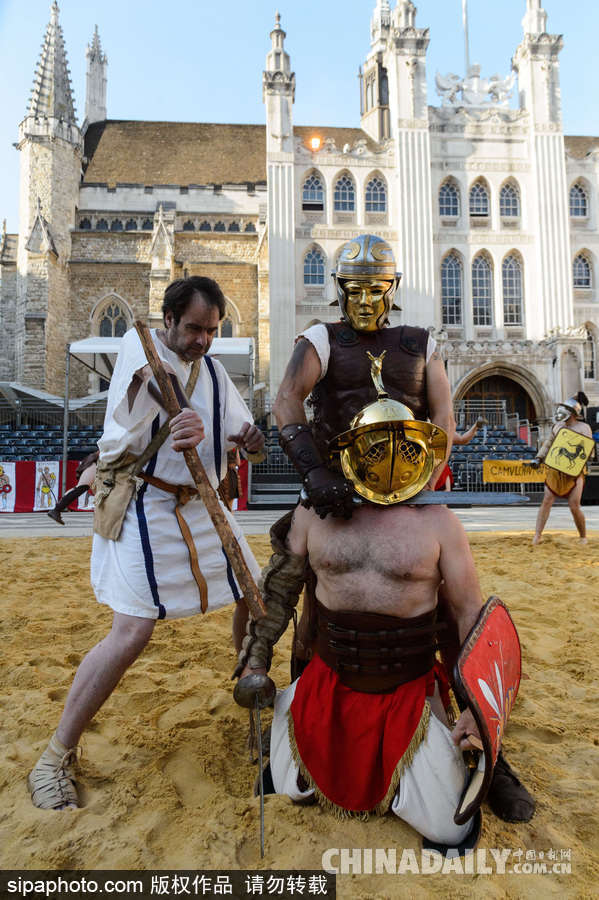 英國(guó)倫敦舉行古典角斗士大戰(zhàn) 模樣逼真重現(xiàn)歷史