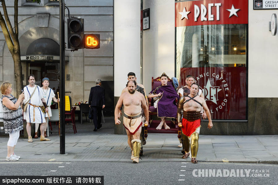 英國(guó)倫敦舉行古典角斗士大戰(zhàn) 模樣逼真重現(xiàn)歷史