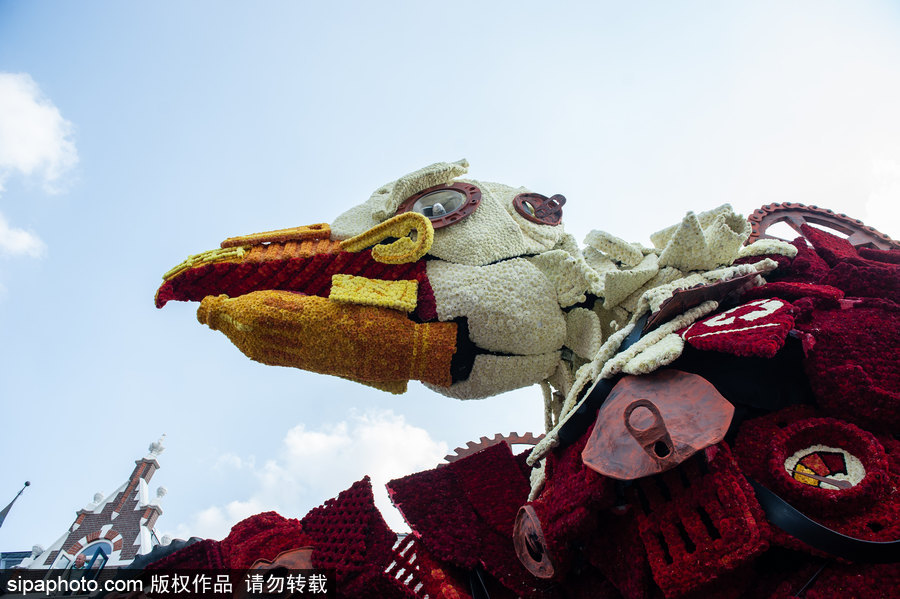 鮮花還能這樣玩 荷蘭鮮花大游行現(xiàn)巨型花卉“怪獸”