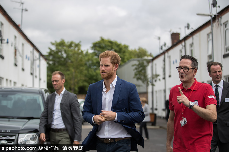 將添小侄子或小侄女？ 哈里王子滿臉喜氣造訪慈善機(jī)構(gòu)