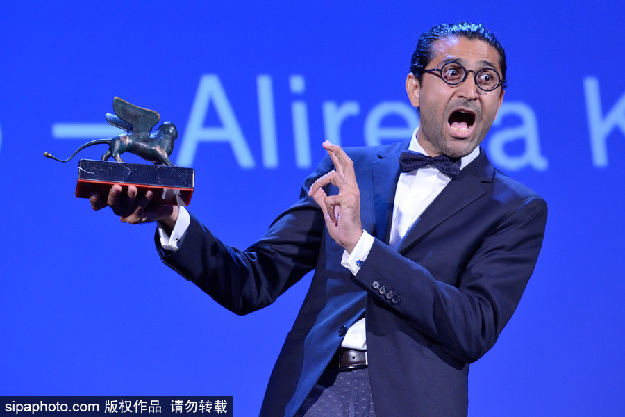 第74屆威尼斯電影節閉幕式現場 最佳導演激動落淚新晉影后氣場逼人