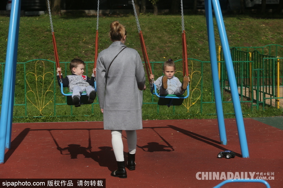 走進(jìn)莫斯科的游樂場休閑區(qū) 兒童玩耍天真爛漫