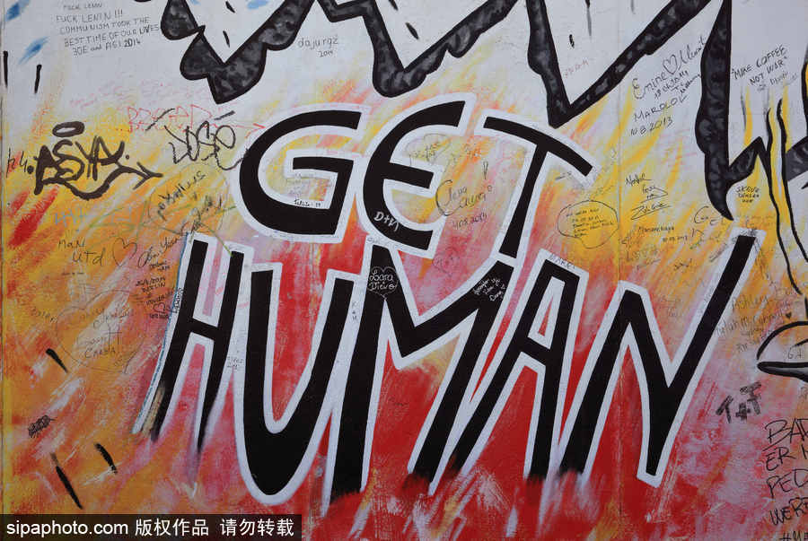 柏林墻涂鴉 黯然“鐵幕之墻”變身繽紛畫布