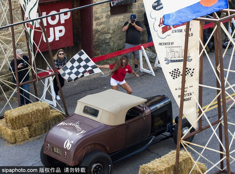 美國(guó)舉行Hot Rod爬坡賽 超炫酷復(fù)古改裝車齊亮相
