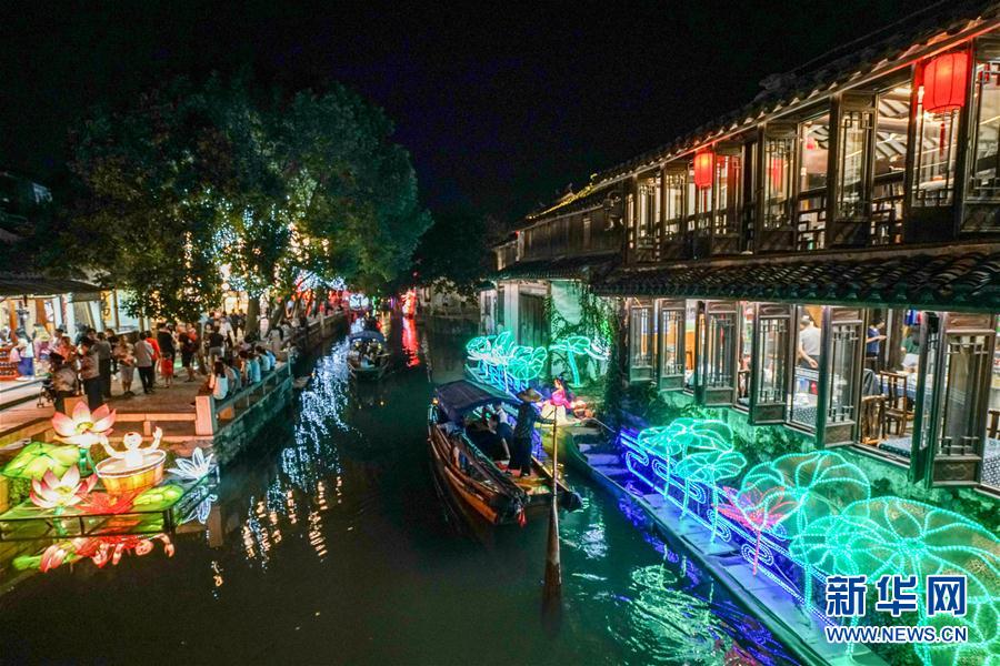 海峽兩岸中秋燈會亮相水鄉(xiāng)周莊