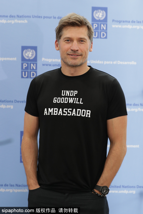 《權力的游戲》男星尼可拉現身活動 笑容清爽英俊帥氣