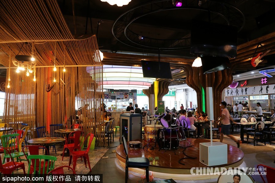 鄭州高校現“最美”學生餐廳 音樂主題扮靚飯堂