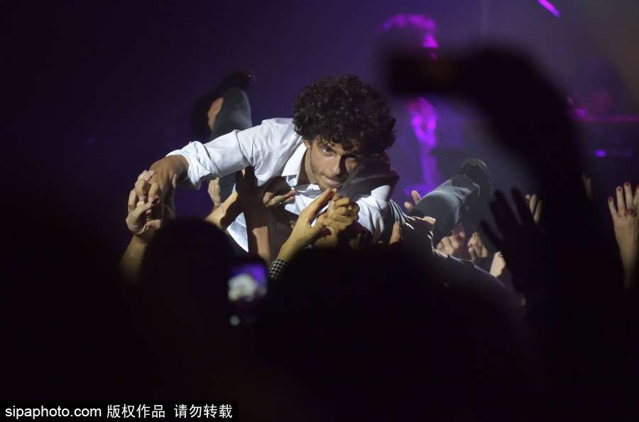 法國男星邁克爾·格利高里奧表演秀 現場人氣高漲陷入瘋狂