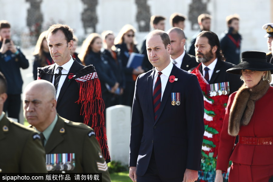 英國威廉王子到訪比利時泰恩科特墓園 悼念一戰(zhàn)死難者