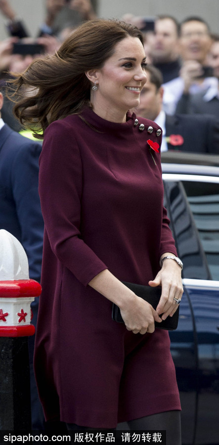凱特王妃挺孕肚參加活動(dòng) 腳踩高跟大步流星