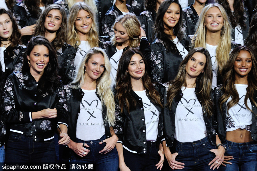 維密天使上海集結(jié)長腿霸屏 劉雯、何穗領(lǐng)銜中國軍團(tuán)