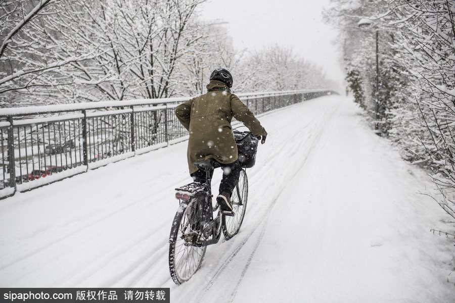 瑞典迎來今年第一場降雪 嚴重影響當地交通