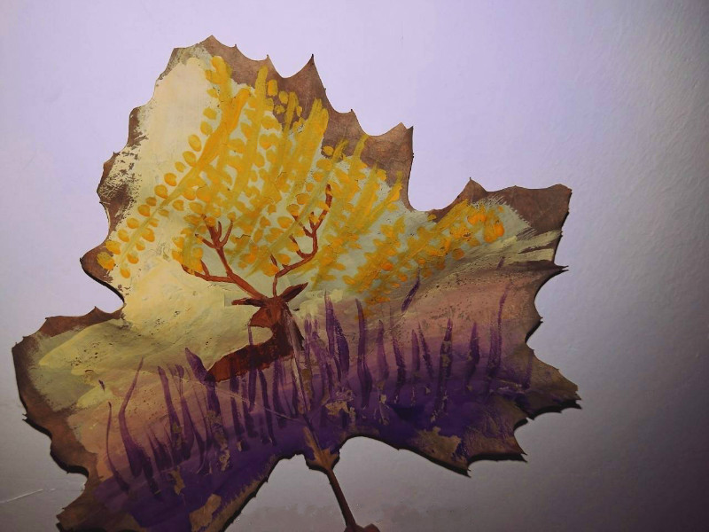 一葉一世界 山西傳媒學院學生落葉上作畫