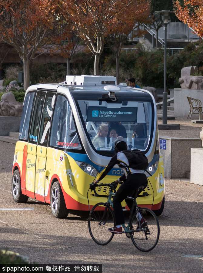 無人駕駛小公交車成巴黎街頭風(fēng)景