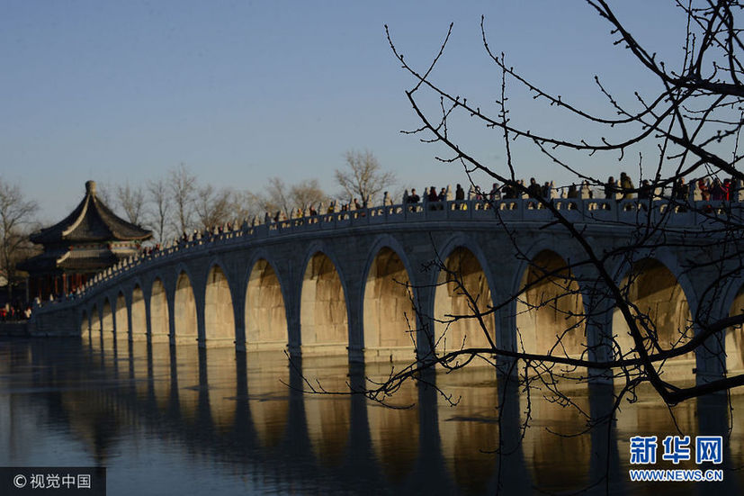 北京：近千名攝影愛(ài)好者齊聚頤和園 拍攝“金光穿孔”迷人景象
