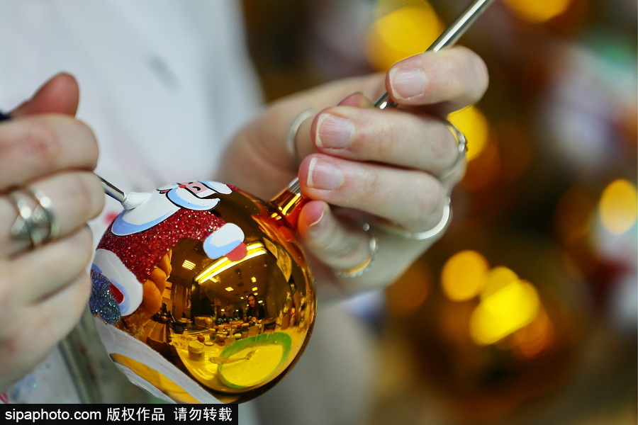 迎接圣誕節 走進滿滿少女心的雪花玻璃球制作工廠