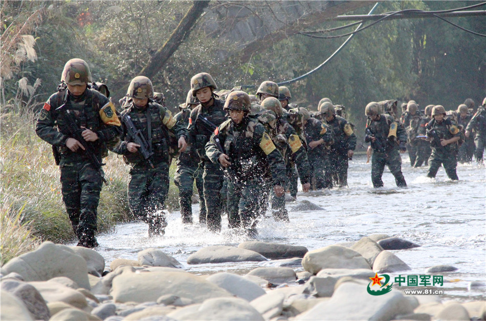 戰場無亞軍 武警官兵三峽腹地上演現實版“絕地求生”
